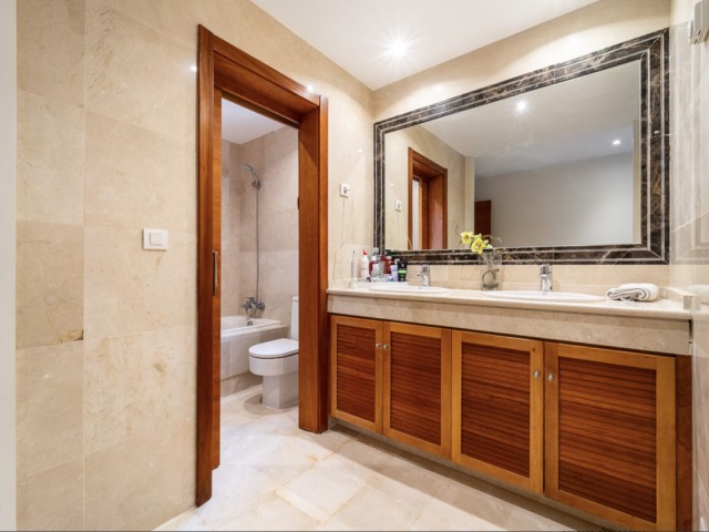 4 Bedrooms Villa in Estepona