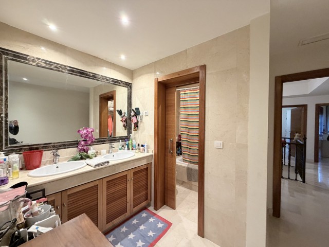 4 Bedrooms Villa in Estepona