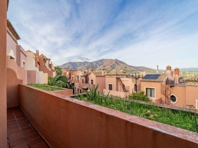 4 Bedrooms Villa in Estepona