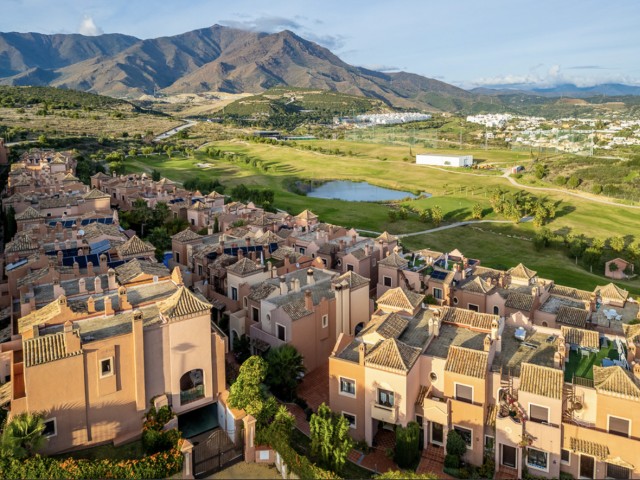 4 Bedrooms Villa in Estepona