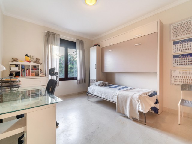 4 Makuuhuoneen Huvila Estepona