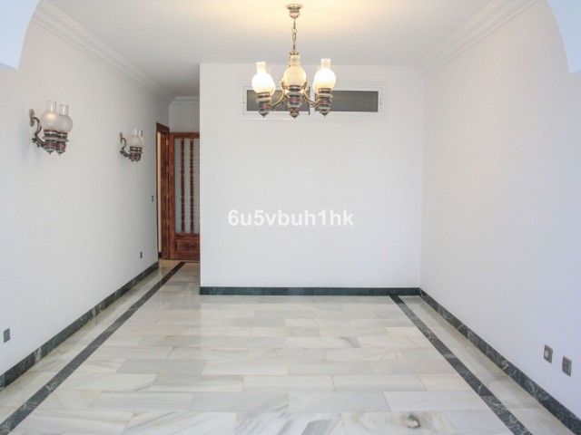 Apartamento con 2 Dormitorios  en Marbella