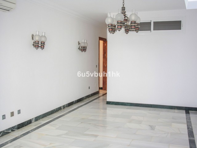 Apartamento con 2 Dormitorios  en Marbella