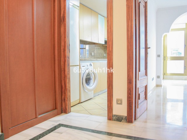 Apartamento con 2 Dormitorios  en Marbella