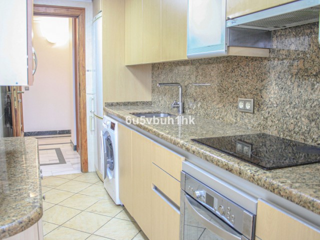 Apartamento con 2 Dormitorios  en Marbella