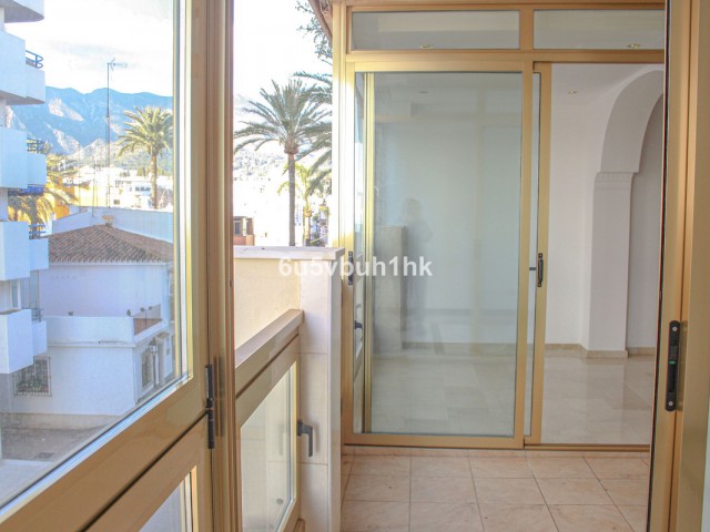 Apartamento con 2 Dormitorios  en Marbella