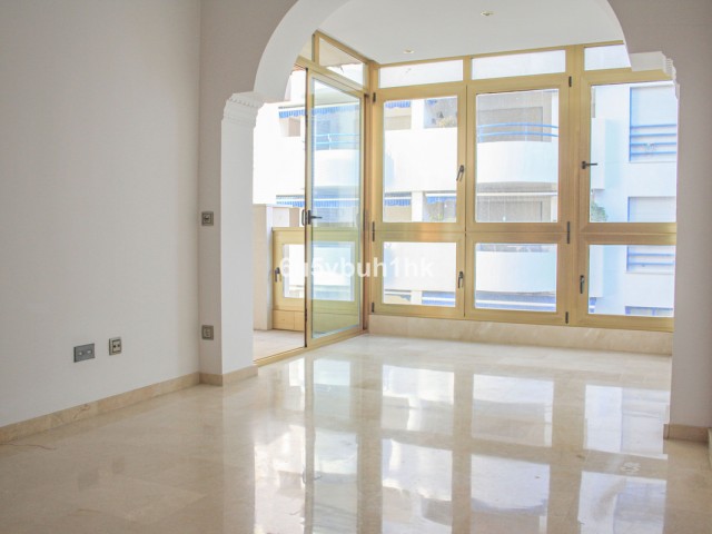 Apartamento con 2 Dormitorios  en Marbella