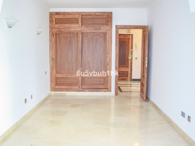 Apartamento con 2 Dormitorios  en Marbella