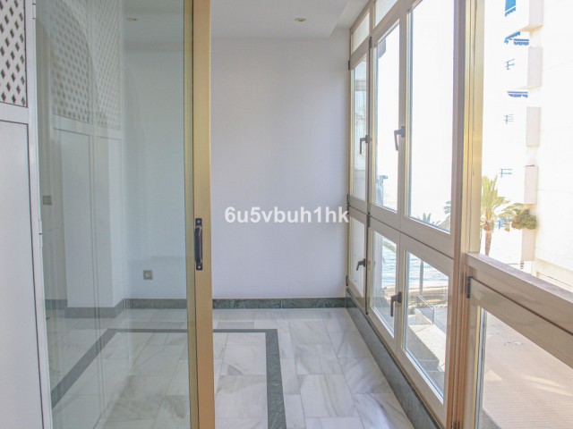 Apartamento con 2 Dormitorios  en Marbella