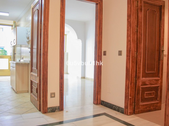 Apartamento con 2 Dormitorios  en Marbella