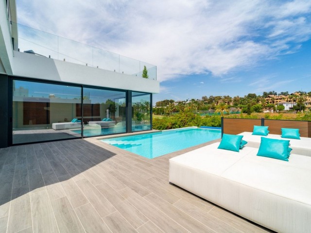 5 Bedrooms Villa in Atalaya