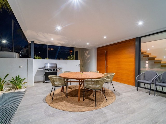 5 Bedrooms Villa in Atalaya