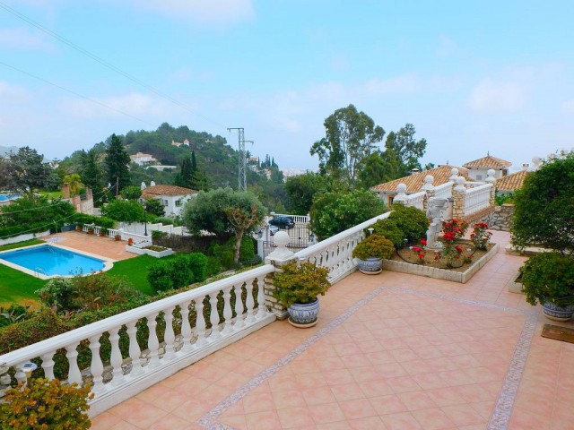 Villa con 5 Dormitorios  en Mijas