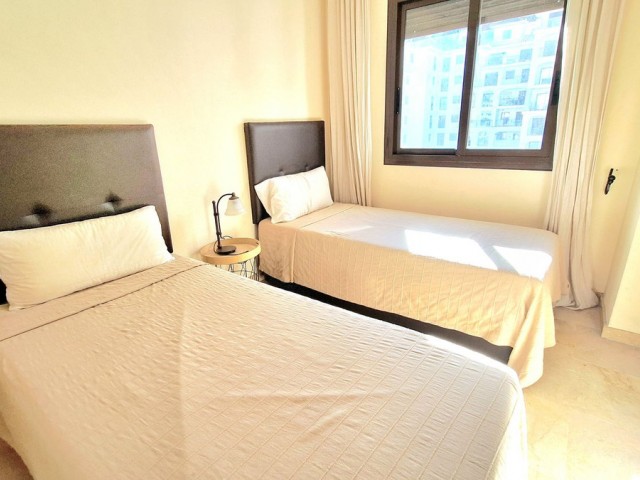 Apartamento con 2 Dormitorios  en La Duquesa