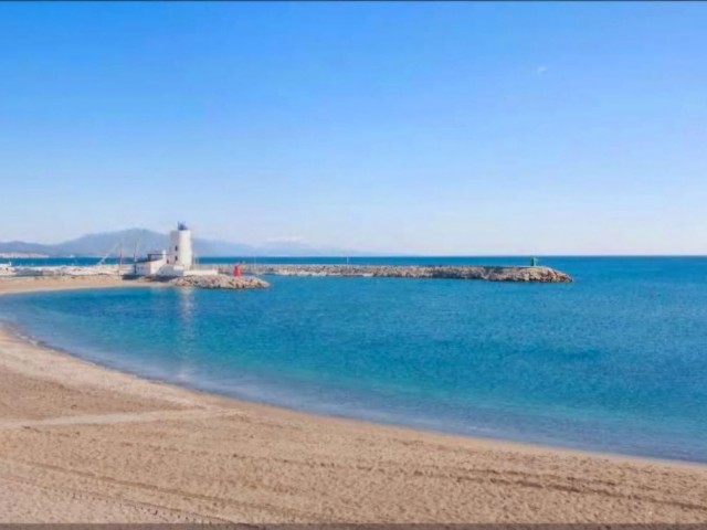 Apartamento con 2 Dormitorios  en La Duquesa