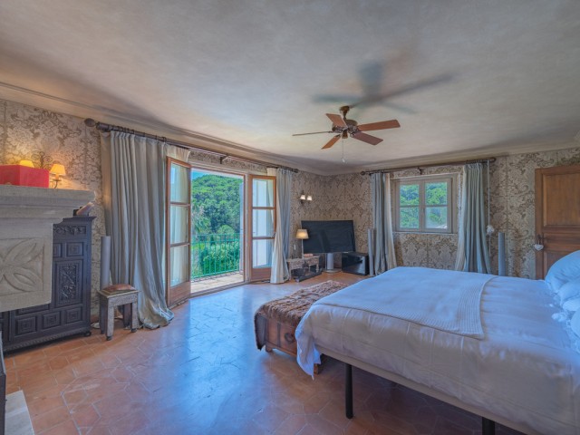 10 Bedrooms Villa in Estepona