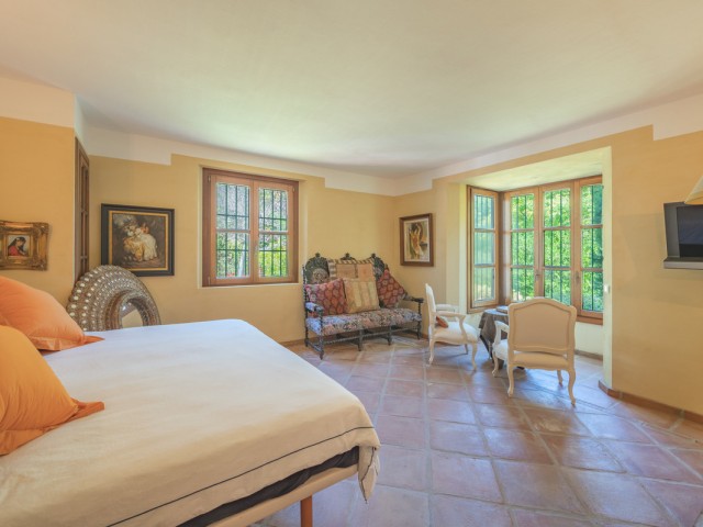 10 Bedrooms Villa in Estepona