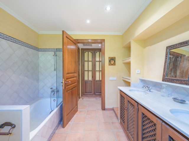 10 Bedrooms Villa in Estepona