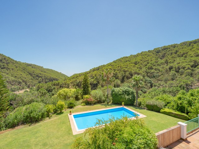 10 Bedrooms Villa in Estepona