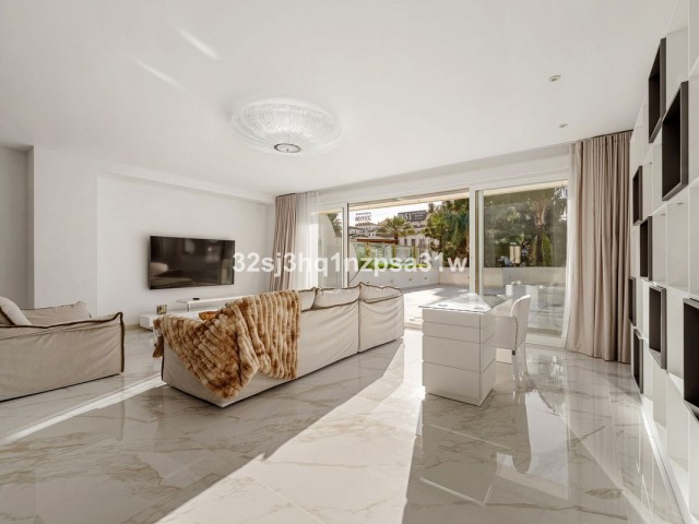 Apartamento con 3 Dormitorios  en Marbella