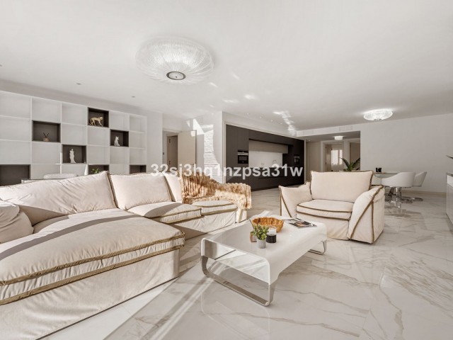 Apartamento con 3 Dormitorios  en Marbella