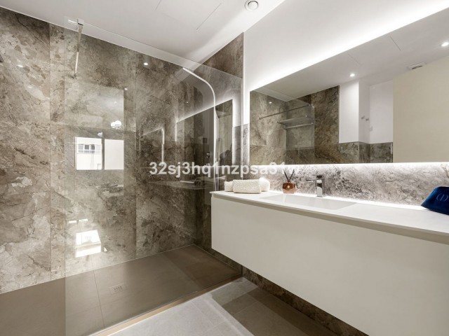 Apartamento con 3 Dormitorios  en Marbella