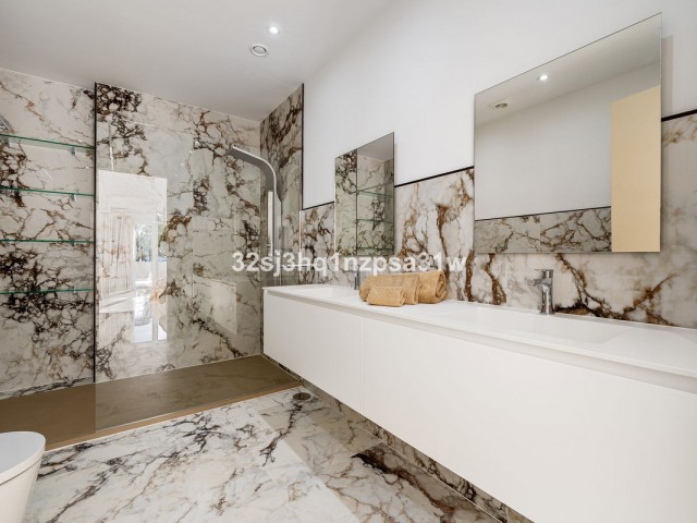 Apartamento con 3 Dormitorios  en Marbella