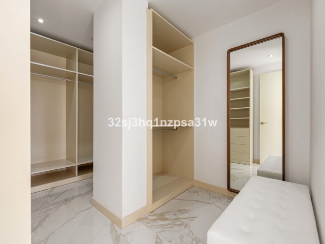 Apartamento con 3 Dormitorios  en Marbella