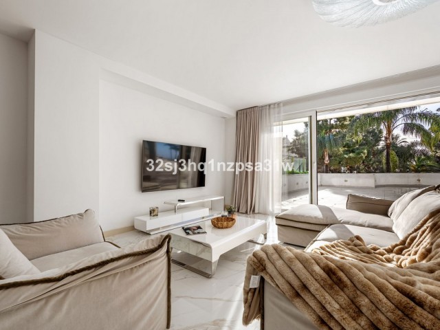 Apartamento con 3 Dormitorios  en Marbella
