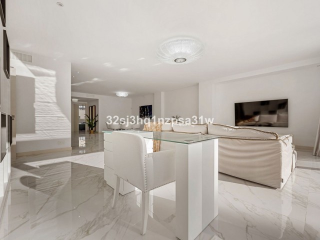Apartamento con 3 Dormitorios  en Marbella