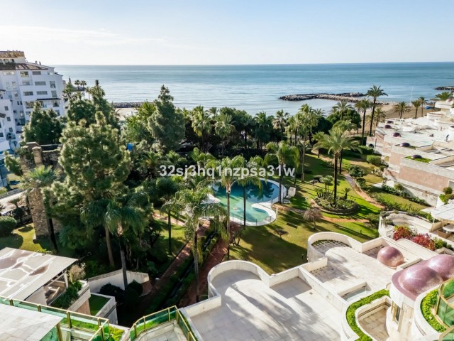 Apartamento con 3 Dormitorios  en Marbella