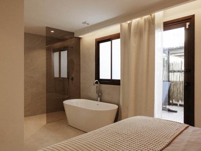 4 Bedrooms Apartment in Nueva Andalucía