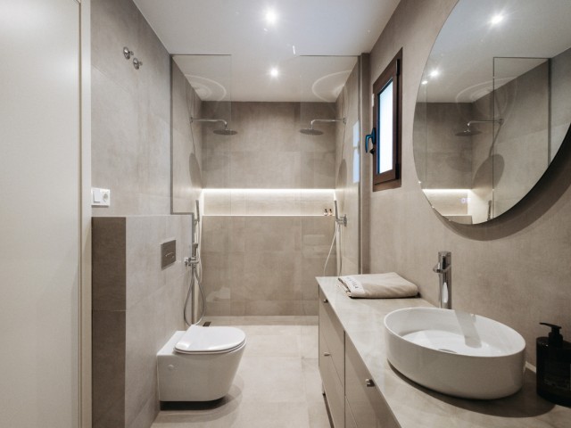 4 Bedrooms Apartment in Nueva Andalucía