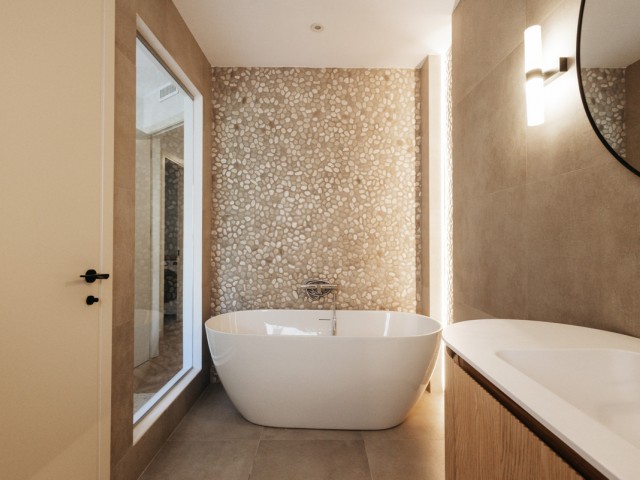 4 Bedrooms Apartment in Nueva Andalucía