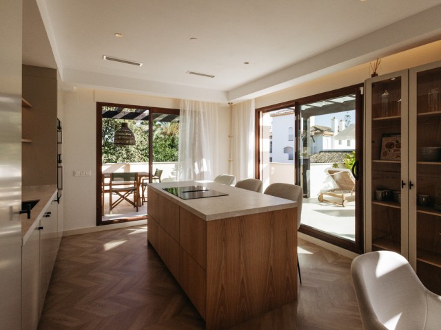 4 Bedrooms Apartment in Nueva Andalucía