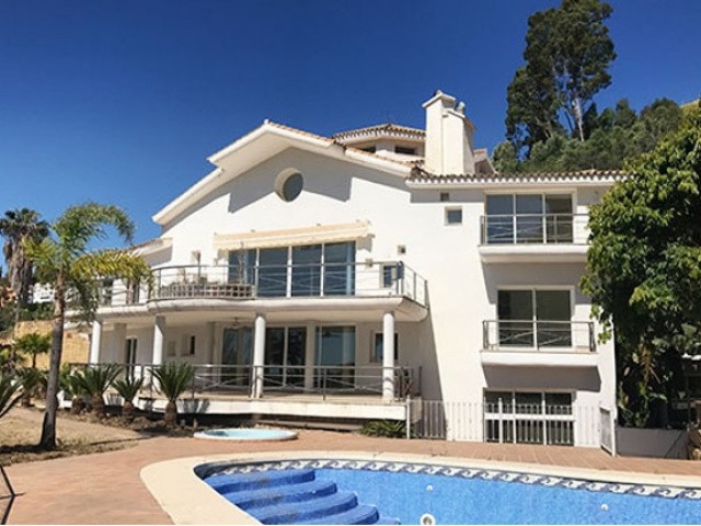 Villa avec 5 Chambres  à Los Almendros