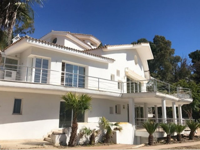 Villa avec 5 Chambres  à Los Almendros