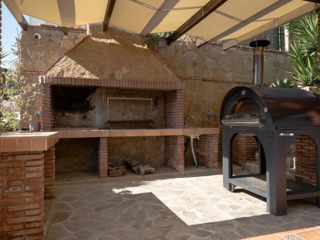 5 Bedrooms Villa in Benalmadena