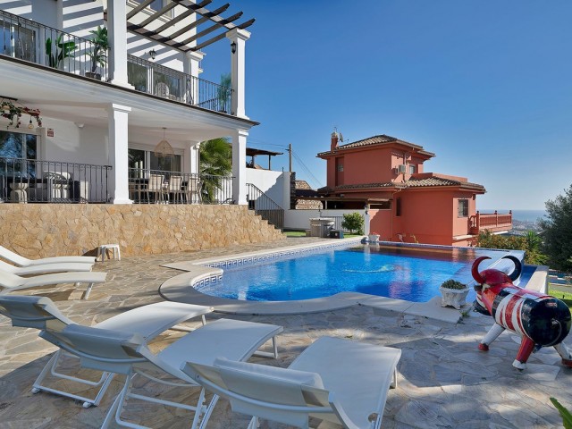 5 Bedrooms Villa in Benalmadena