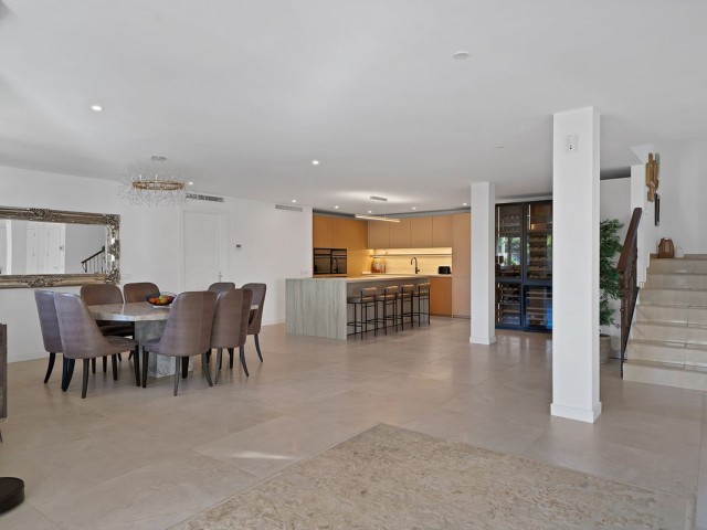 5 Bedrooms Villa in Benalmadena