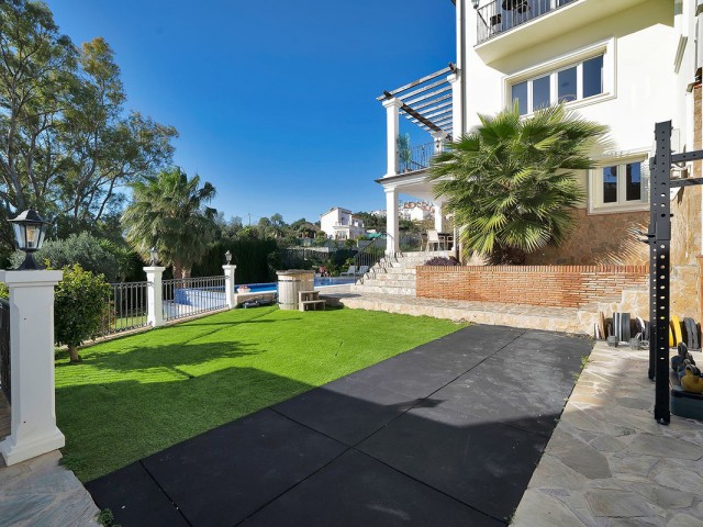 5 Bedrooms Villa in Benalmadena