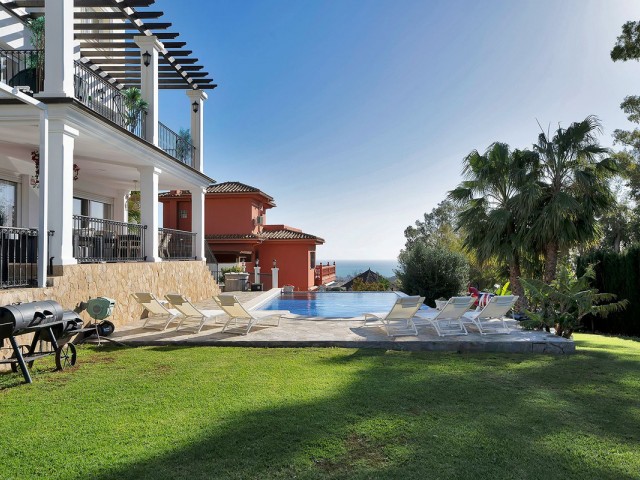 5 Bedrooms Villa in Benalmadena