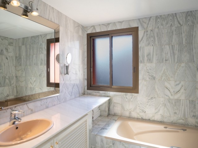 4 Bedrooms Villa in Marbella