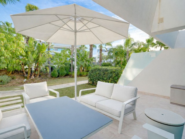 Adosado con 4 Dormitorios  en La Cala de Mijas