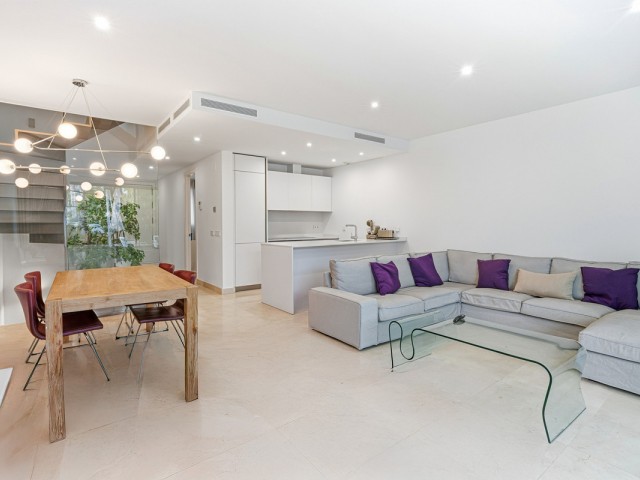 Adosado con 4 Dormitorios  en La Cala de Mijas