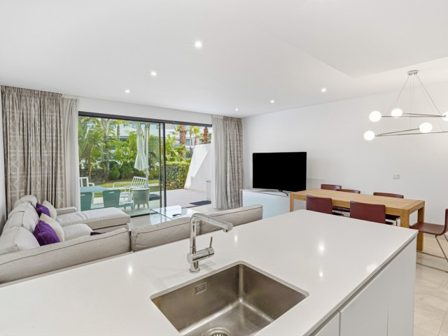 Adosado con 4 Dormitorios  en La Cala de Mijas