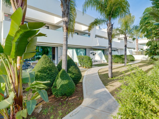 Adosado con 4 Dormitorios  en La Cala de Mijas