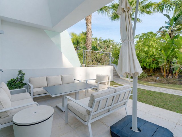 Adosado con 4 Dormitorios  en La Cala de Mijas