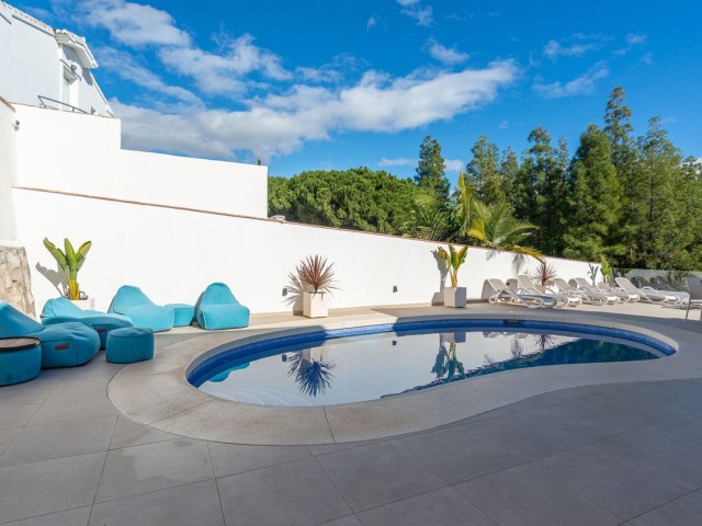 Villa con 6 Dormitorios  en La Cala de Mijas