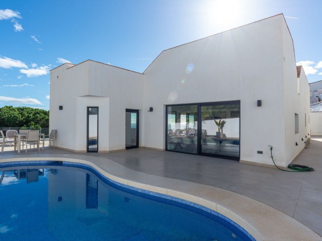 Villa con 6 Dormitorios  en La Cala de Mijas